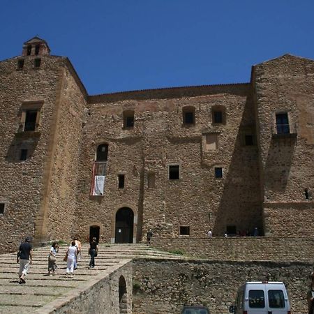 Donjon Suite Centro Storico Castelbuono  Exteriér fotografie